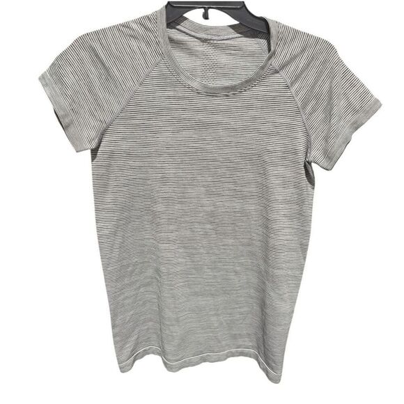 LULULEMON ATHLETICA Swiftly Tech Short Sleeve 2.0 Size 6 - Picture 3 of 4